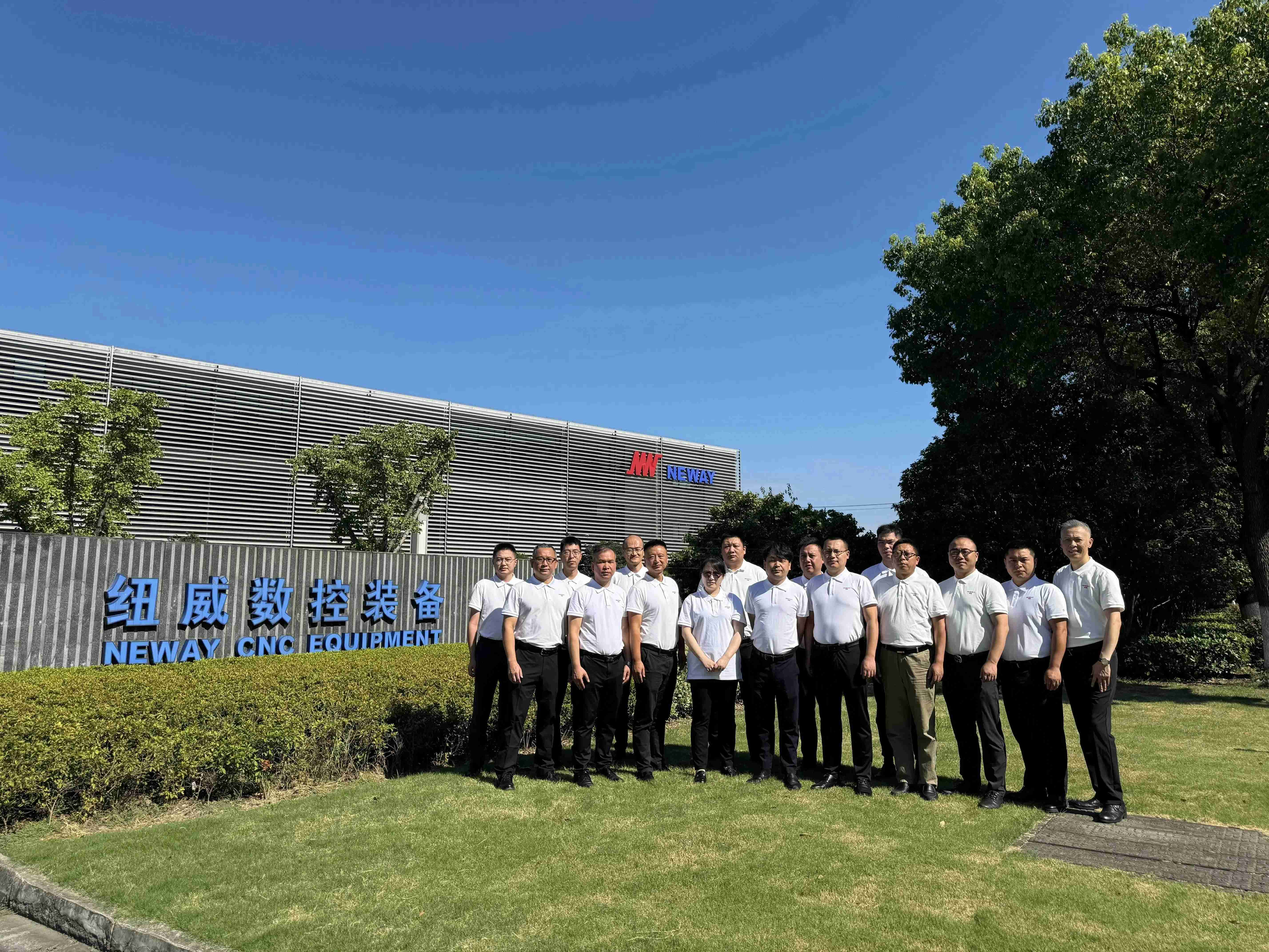 大合影 (1)(1).jpg 大合影 (1)(1).jpg