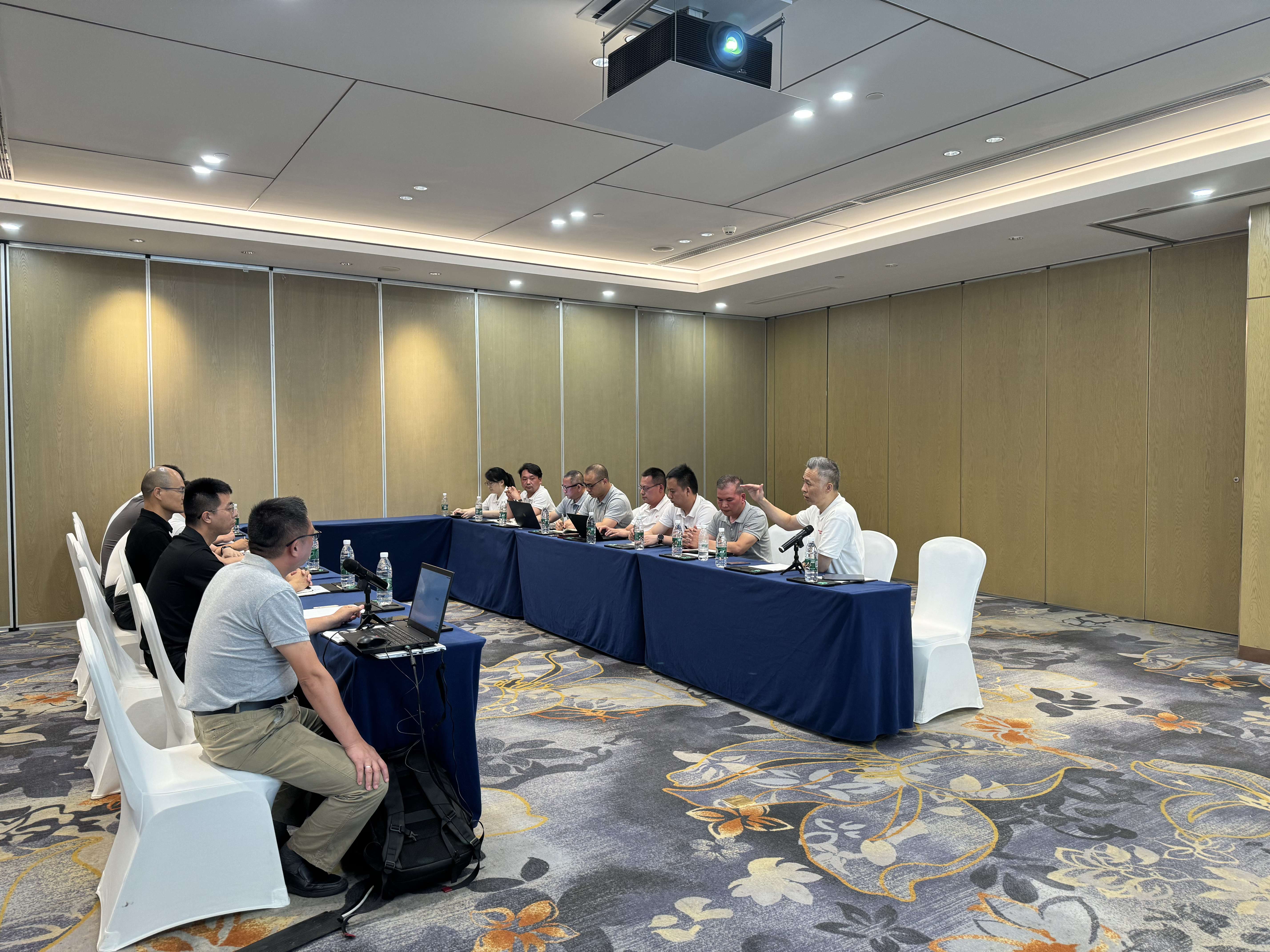 内部交流.jpg 内部交流.jpg