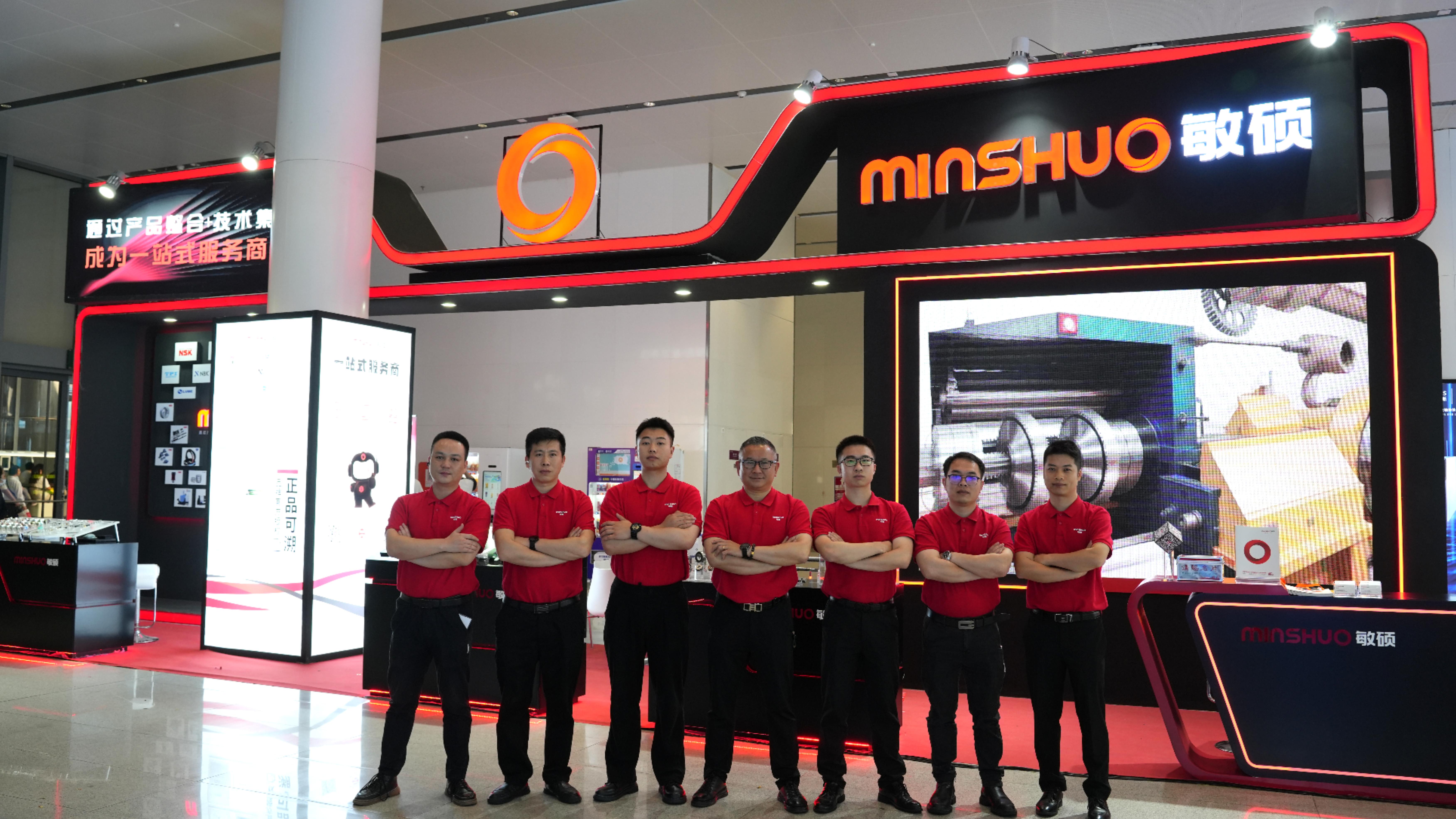 大合影.jpg 大合影.jpg